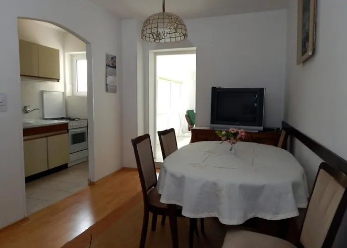 Appartement Crljenko With Sea View *