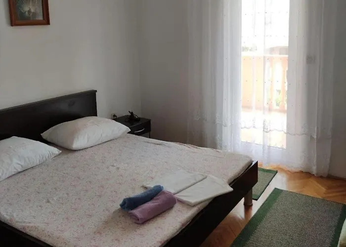 Appartement Crljenko With Sea View *