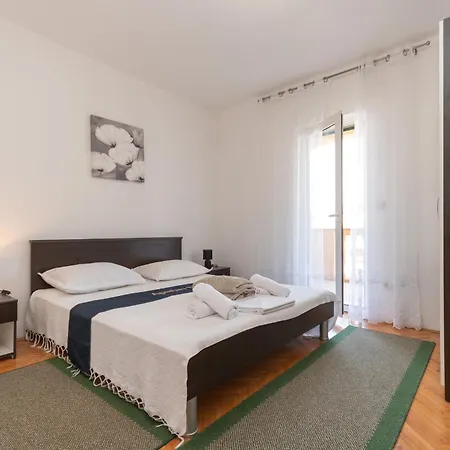 Apartament Crljenko With Sea View *