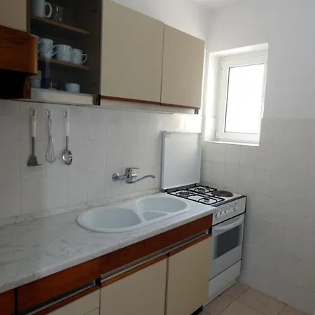 Crljenko With Sea View Apartman