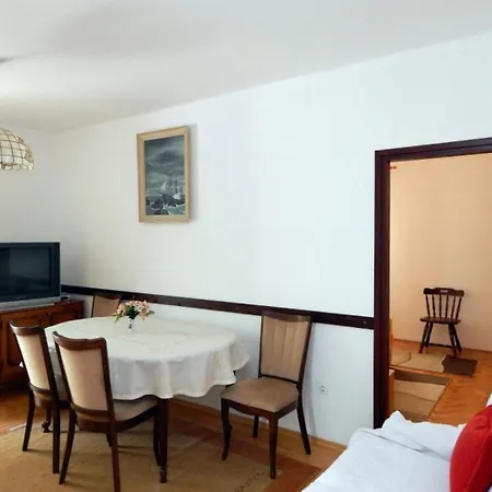 Apartman Crljenko With Sea View