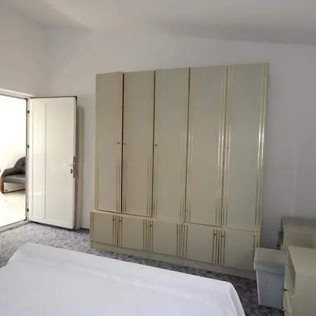 Crljenko With Sea View Apartman *